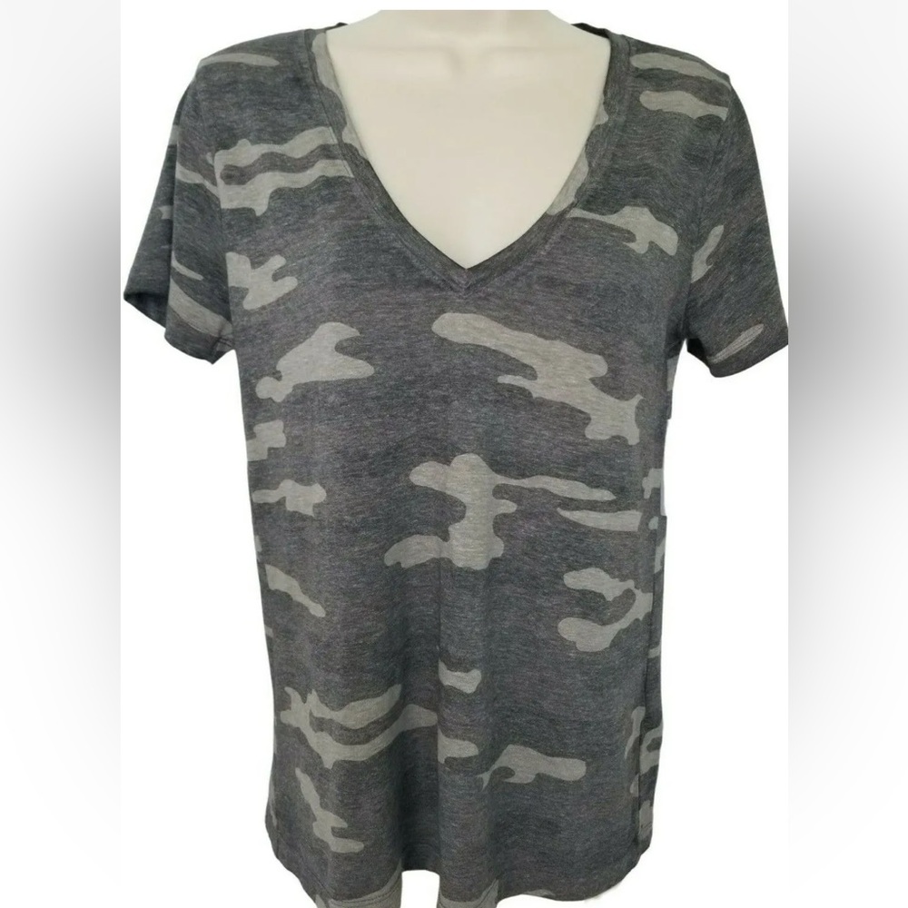 Lucky Brand - Grey
Women's T-Shirt
Camouflage
Short Sleeve
V-Neck